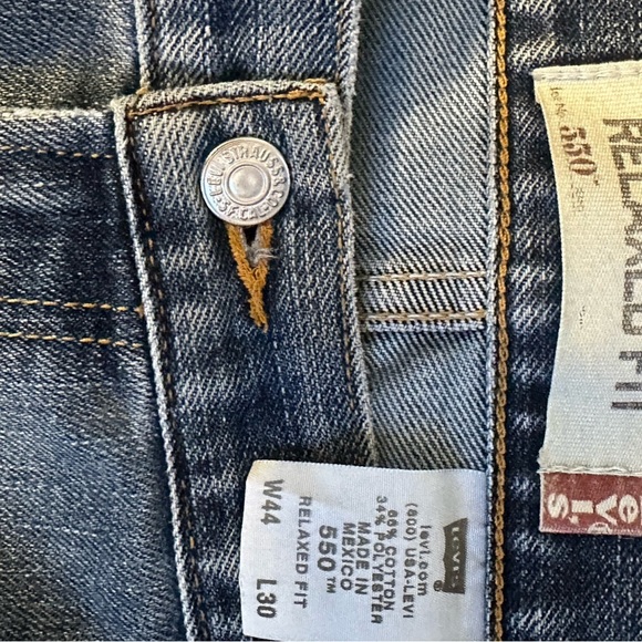 Levi’s 550 Classic Relaxed Fit Medium Wash Blue Jeans Sz W 44 L 30 - Picture 9 of 13